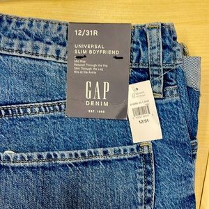 Universal slim mid rise Gap boyfriend jeans. NWT